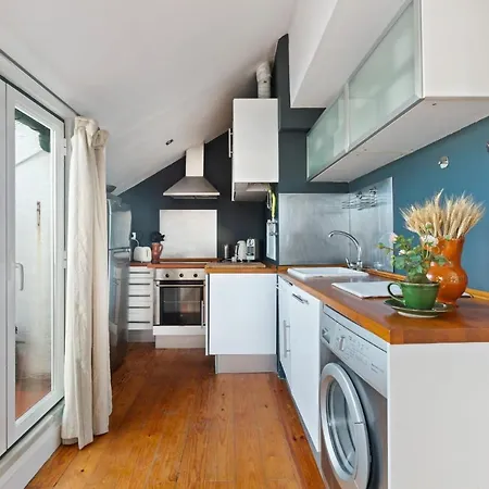 公寓 Modern Spacious Mezzanine With Balcony In