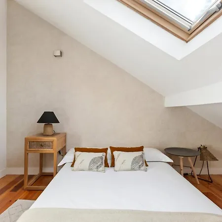 Modern Spacious Mezzanine With Balcony In ליסבון