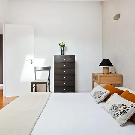 Modern Spacious Mezzanine With Balcony In דירה *